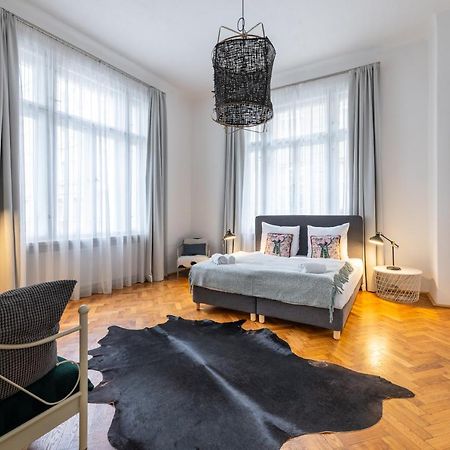 Charming 1 Bedroom Apartment In The City Center Of Praag Buitenkant foto