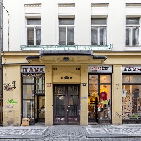 Charming 1 Bedroom Apartment In The City Center Of Praag Buitenkant foto