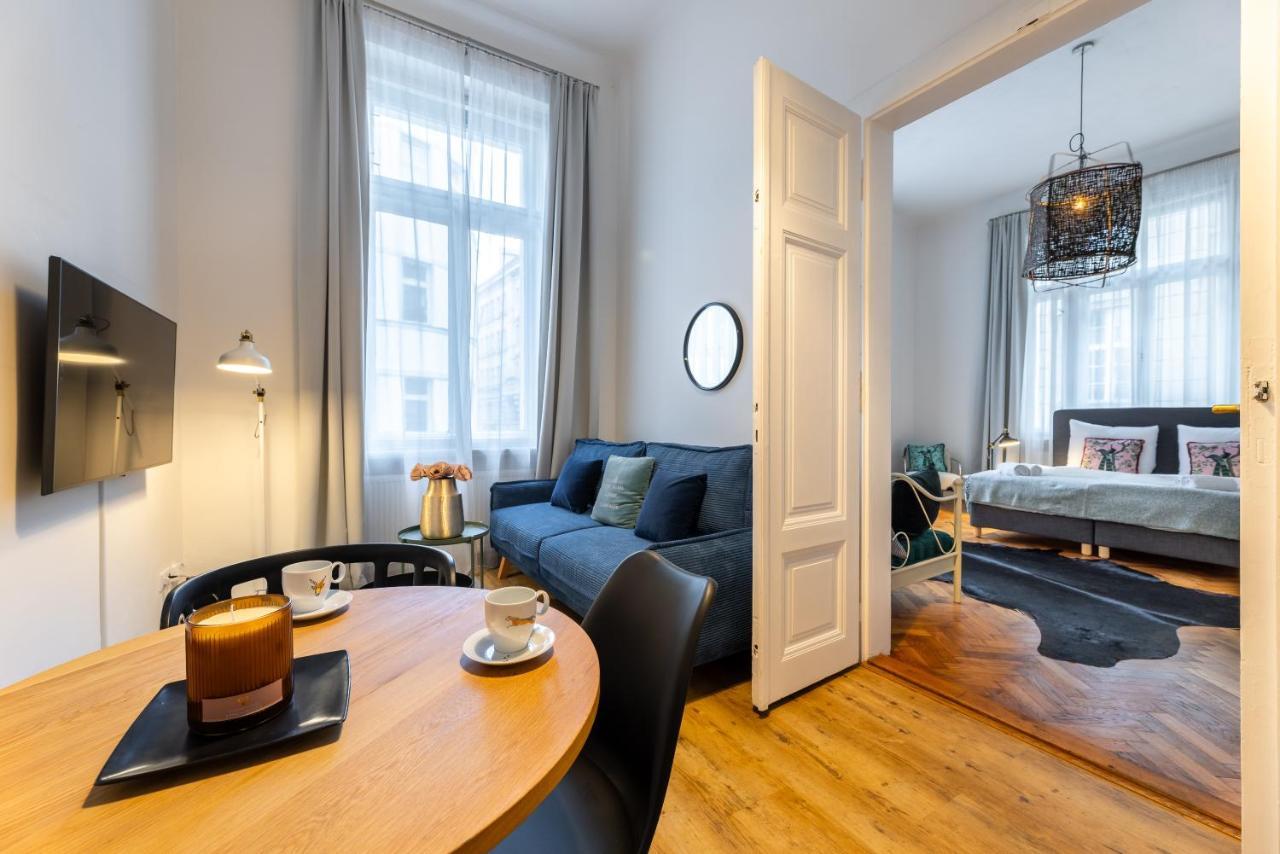 Charming 1 Bedroom Apartment In The City Center Of Praag Buitenkant foto