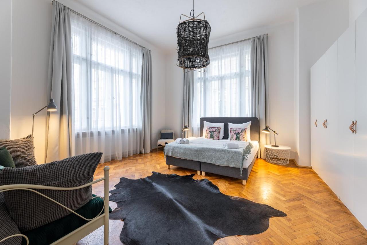 Charming 1 Bedroom Apartment In The City Center Of Praag Buitenkant foto