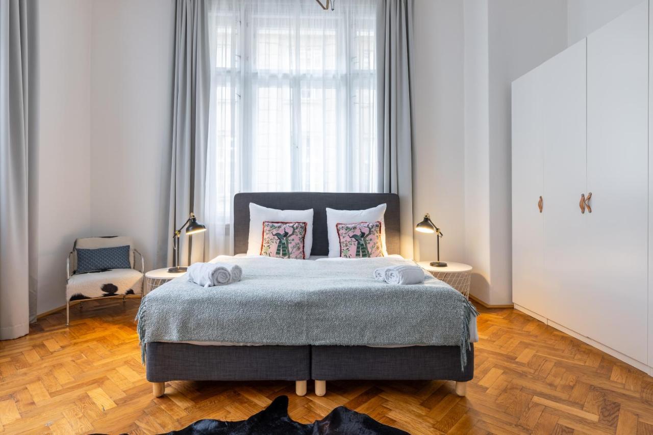 Charming 1 Bedroom Apartment In The City Center Of Praag Buitenkant foto