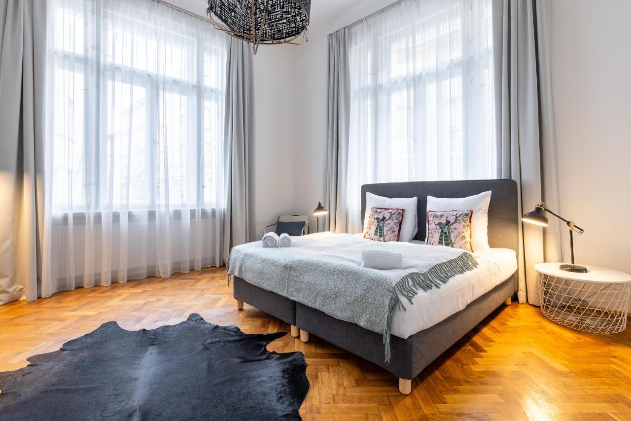 Charming 1 Bedroom Apartment In The City Center Of Praag Buitenkant foto