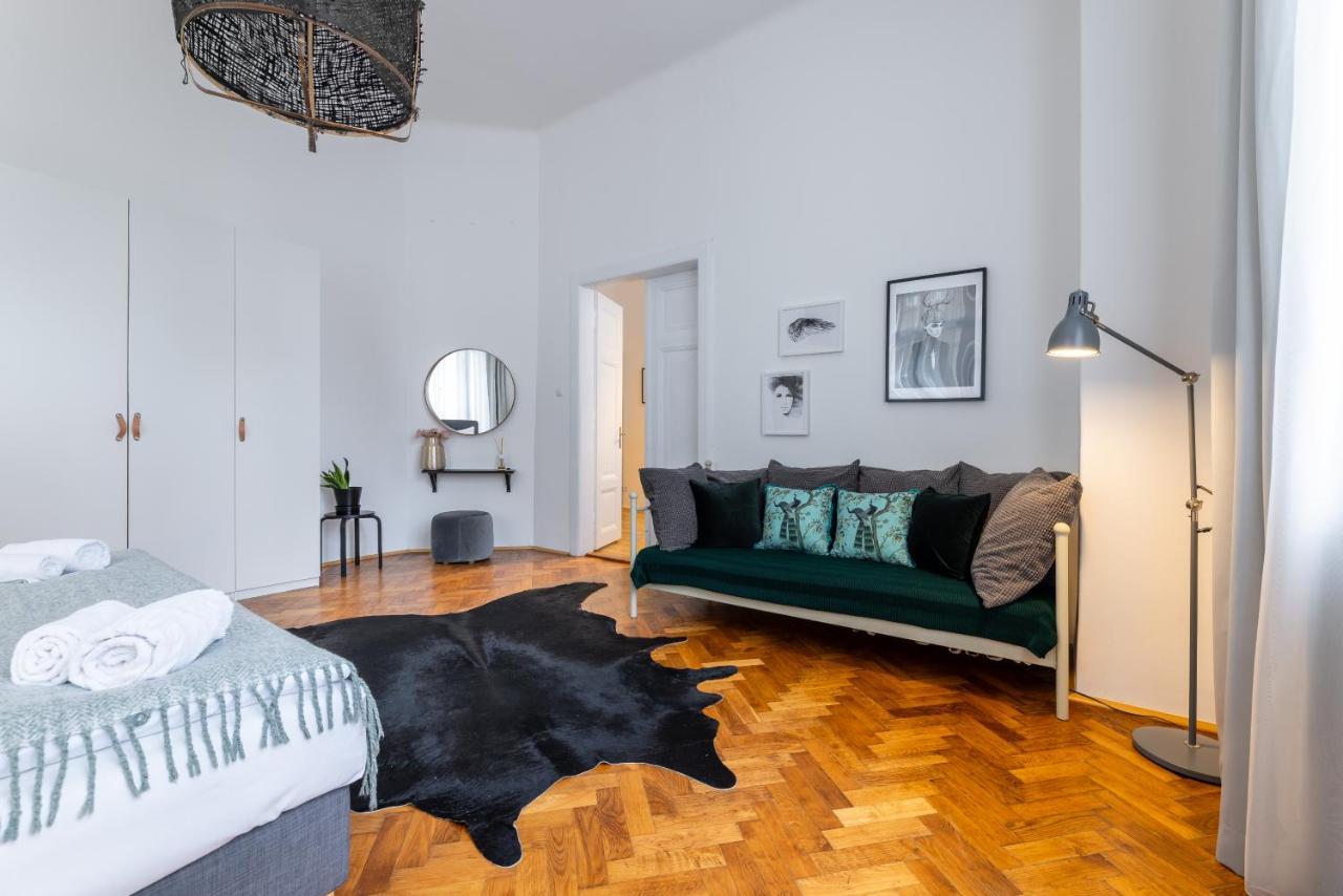Charming 1 Bedroom Apartment In The City Center Of Praag Buitenkant foto